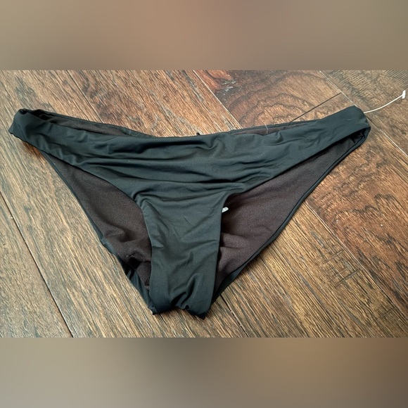 Bar III Sexy Bikini Bottoms Women's Size Medium Ruched Back Solid Black NWOT - Picture 2 of 6